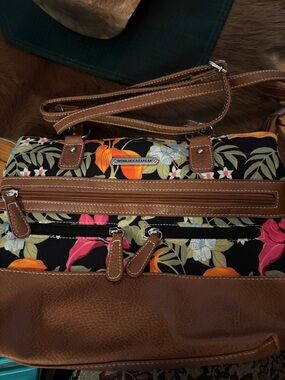 Stone Mountain USA Floral Canvas And Tan